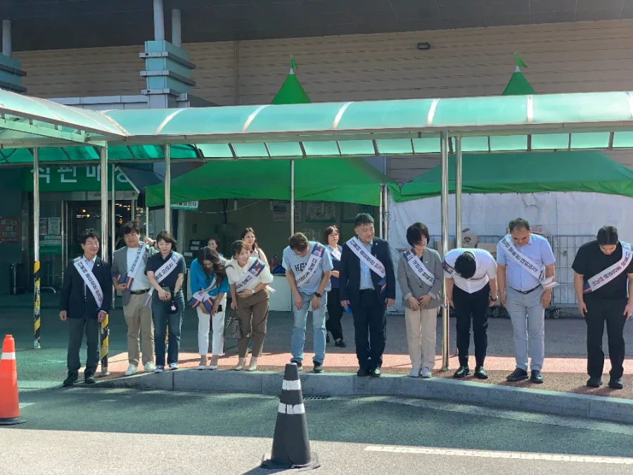 더불어민주당 양산시을 지역위원회, 추석맞이 전통시장 방문 인사 성료 · 원문 사진 2